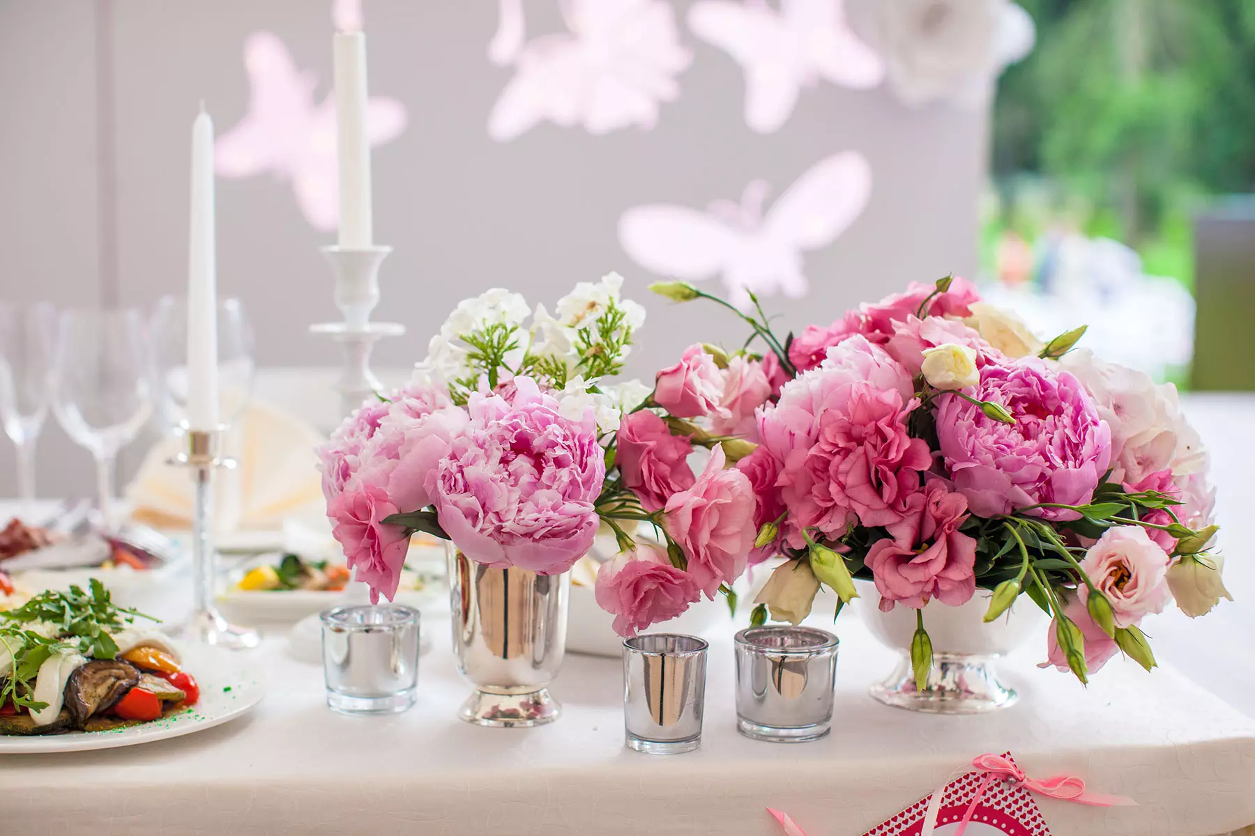 photo of a bouquet of flowers on a table at White Diamond Conference Center, often seen in many spring and summer weddings